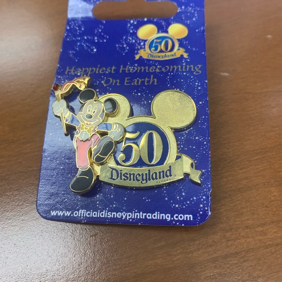 Disney collectible pin. - Picture 3 of 3